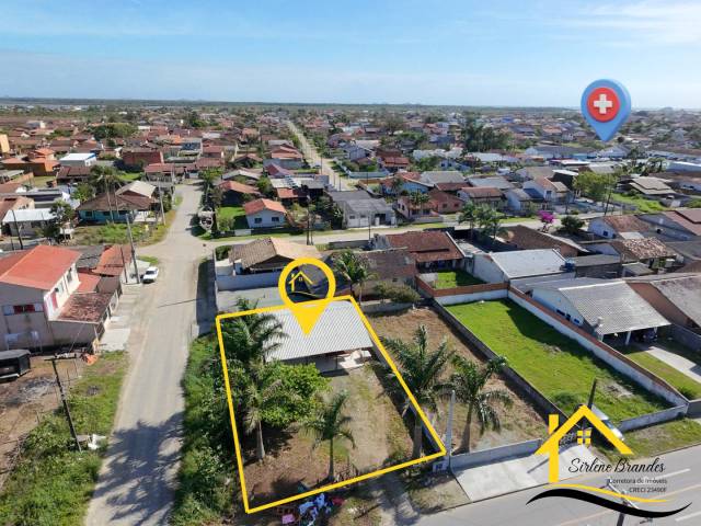 0056 - Casa de Madeira no Centro l Balneário Barra do Sul-SC